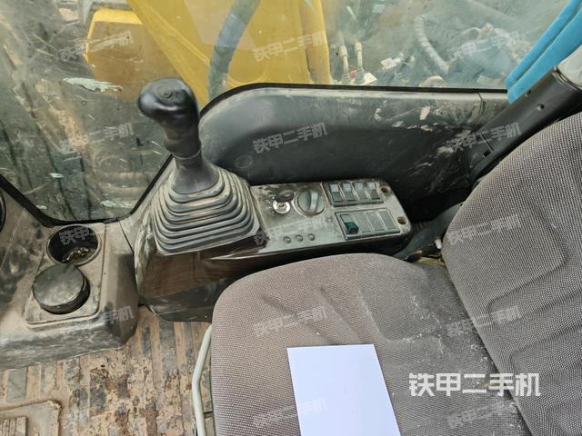 座椅右侧控制台/钥匙门/油门/含右手柄（驾驶室部分）