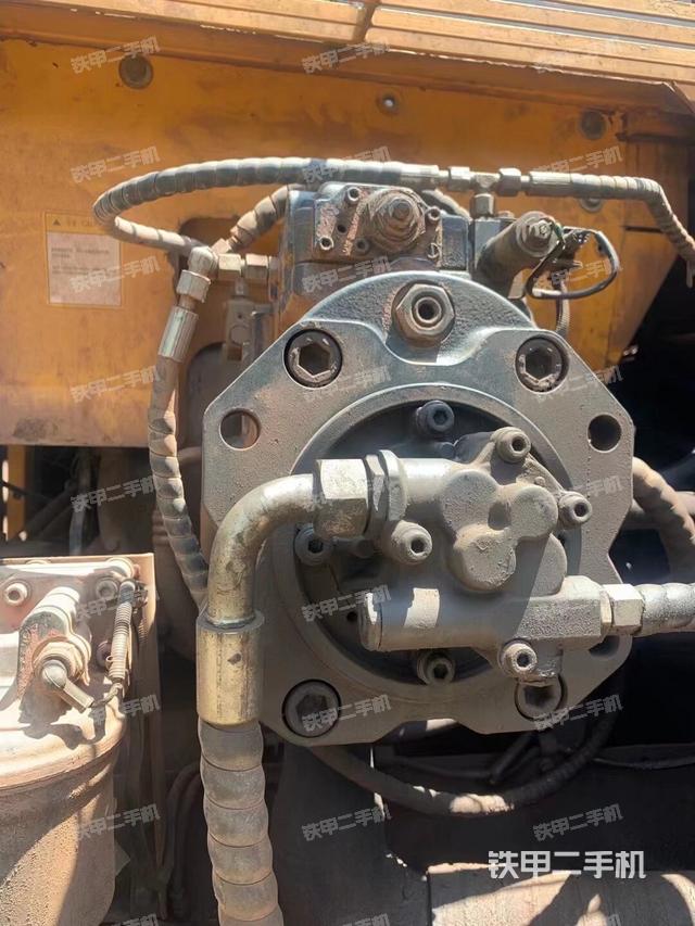 液壓泵艙室正面整體（整機(jī)外觀）