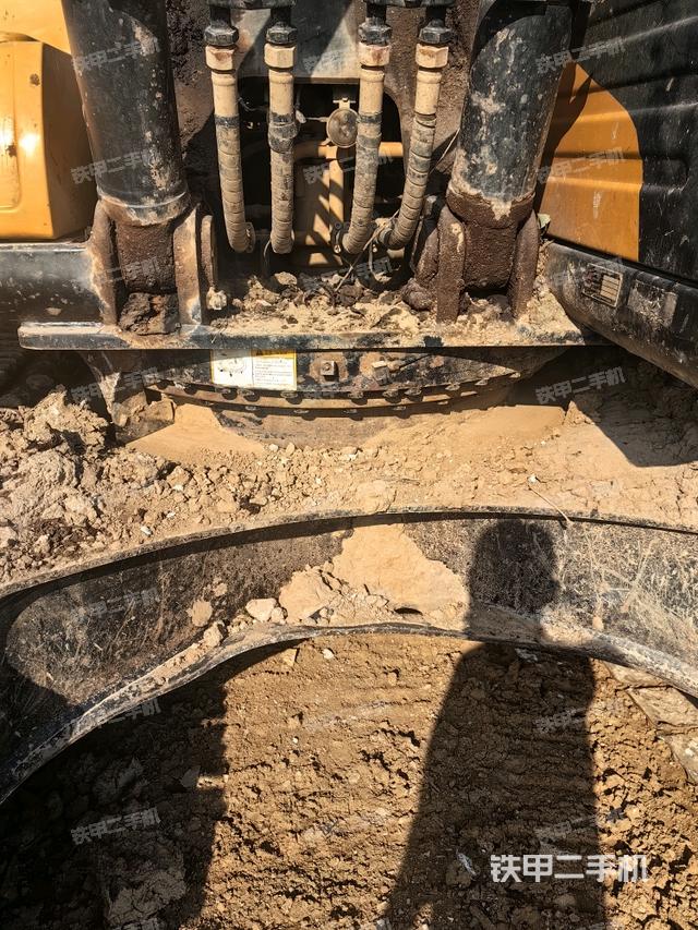 转盘和下车架正前（工作和回转装置）