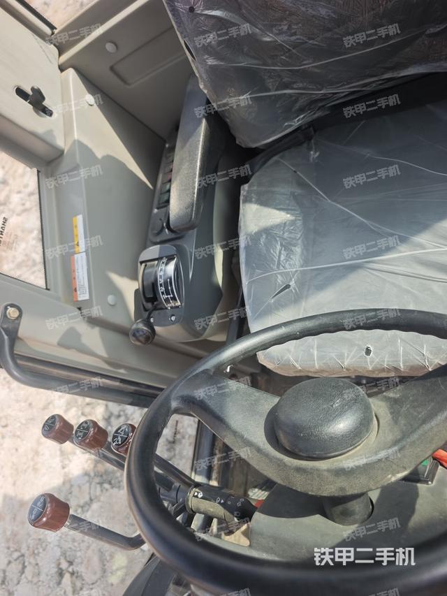 駕駛室操作臺(tái)（設(shè)備外觀(guān)及核心部件）