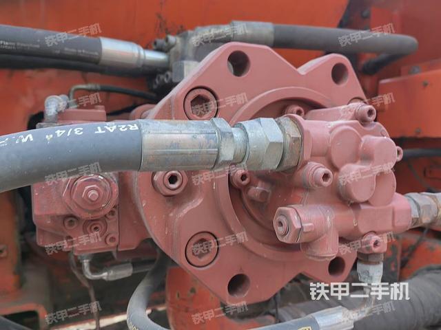 液压泵舱室正面整体（整机外观）