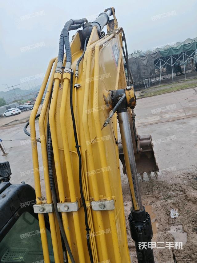 大臂背部俯视（工作和回转装置）