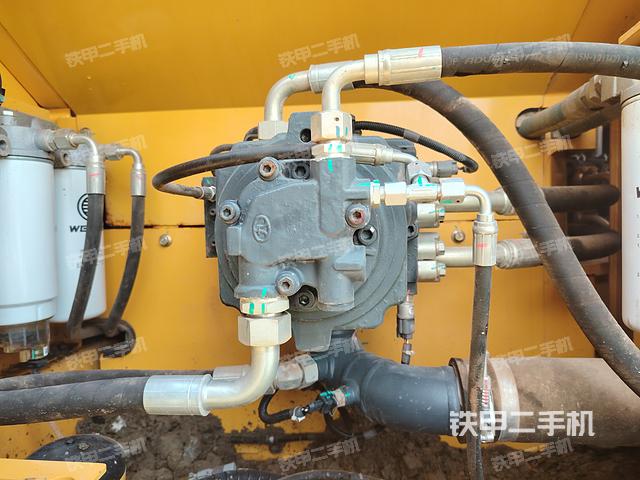 液压泵舱室正面整体（整机外观）