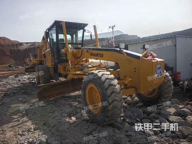 整機(jī)右后45°（設(shè)備外觀(guān)及核心部件）