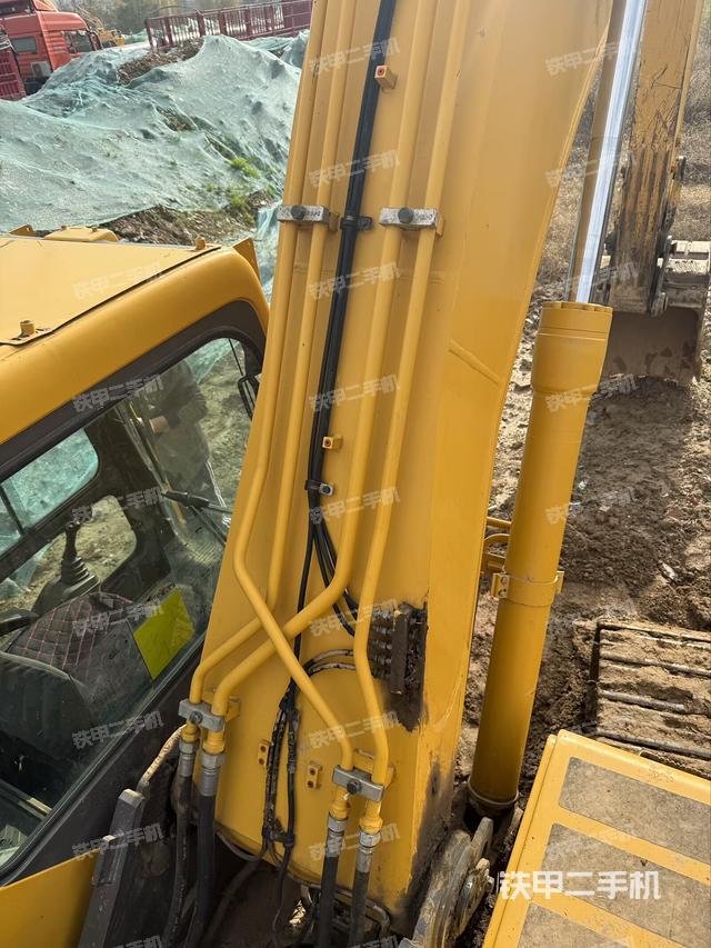 驾驶室顶部（整机外观）