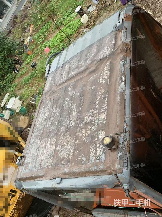 驾驶室顶部（整机外观）