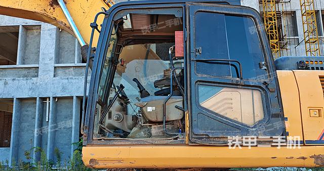 驾驶室整体（整机外观）