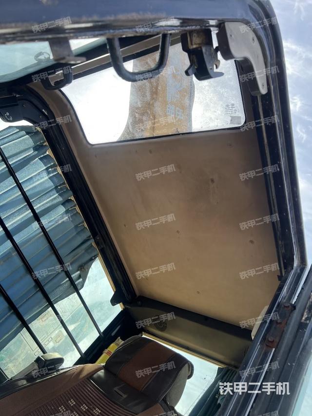 駕駛室頂部（整機(jī)外觀(guān)）