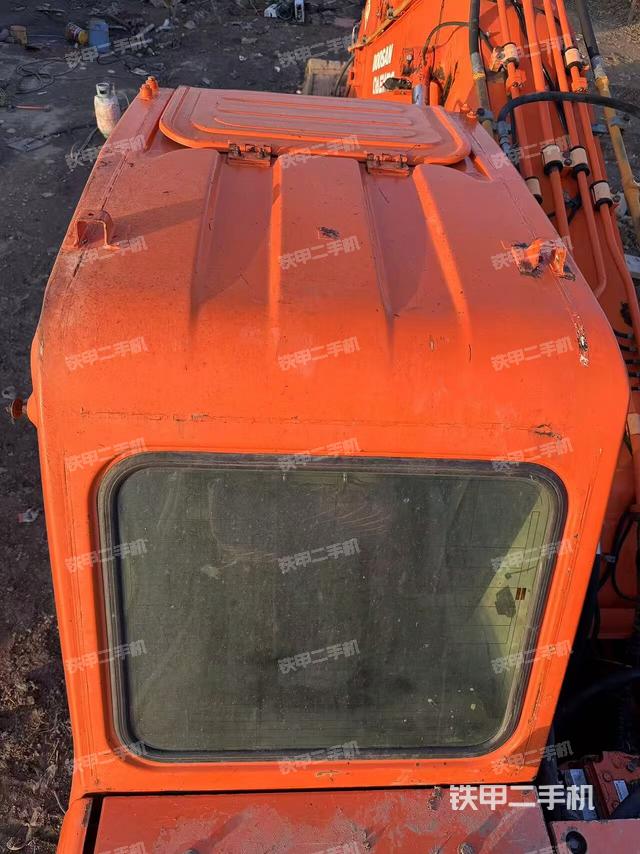 駕駛室頂部（整機(jī)外觀）