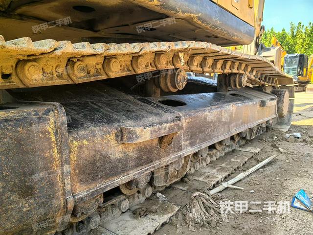 驾驶室顶部（整机外观）