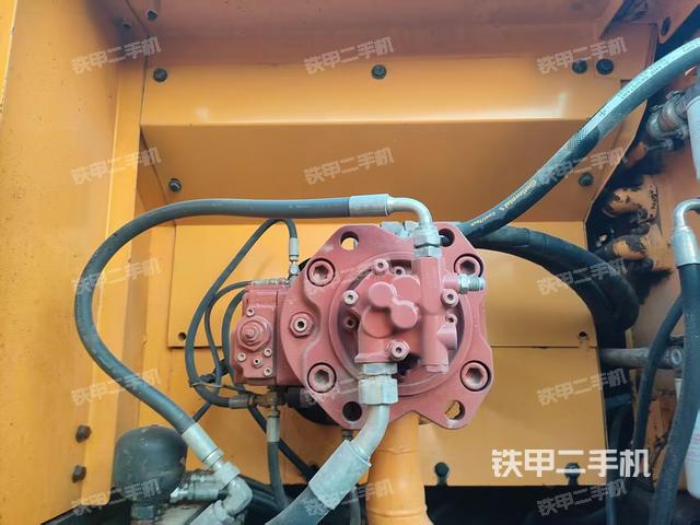 液壓泵艙室正面整體（整機(jī)外觀）