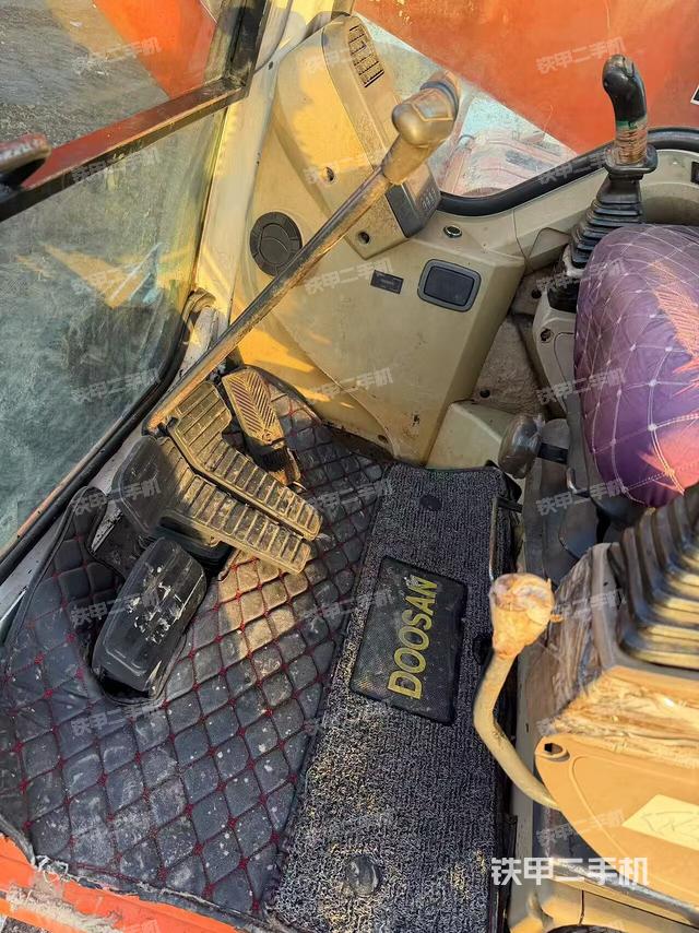 駕駛室整體（整機(jī)外觀）