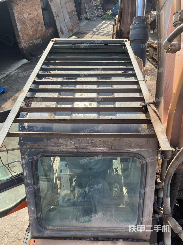 驾驶室顶部（整机外观）