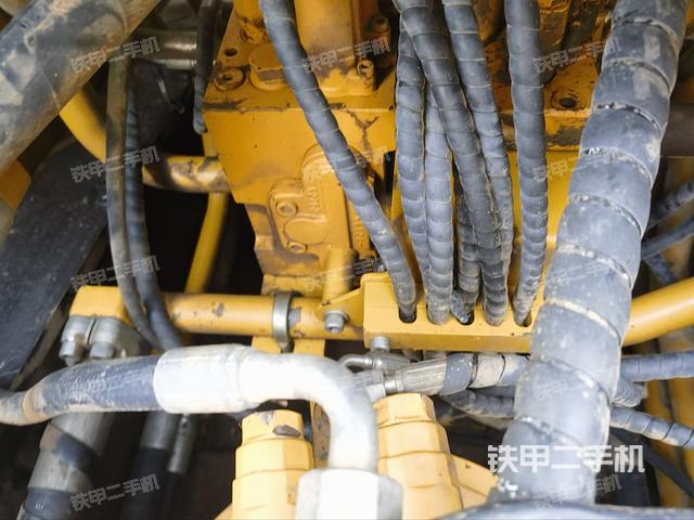 回轉(zhuǎn)馬達和主控閥（整機外觀）