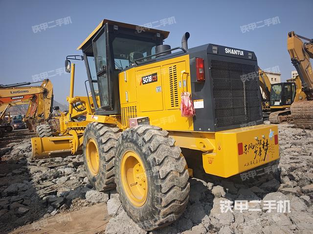 整機(jī)右側(cè)（設(shè)備外觀(guān)及核心部件）