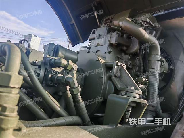 駕駛室操作臺（設(shè)備外觀及核心部件）