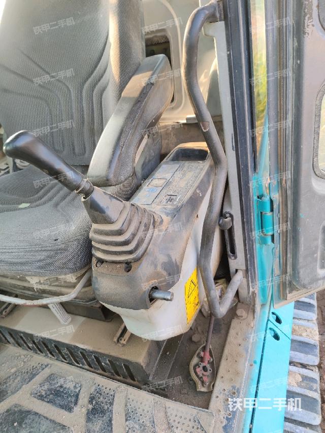 座椅左側(cè)控制臺(tái)/音響/含左手柄（駕駛室部分）