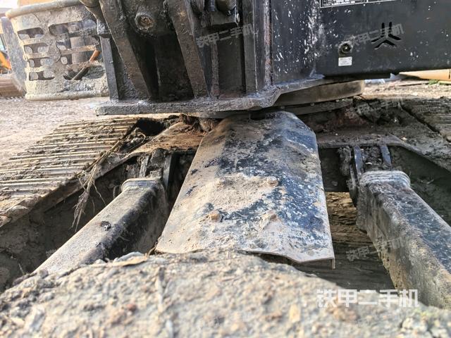 轉(zhuǎn)盤和下車架正前（工作和回轉(zhuǎn)裝置）