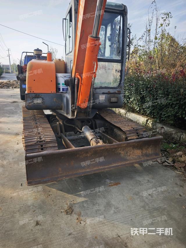 回转马达和主控阀（整机外观）