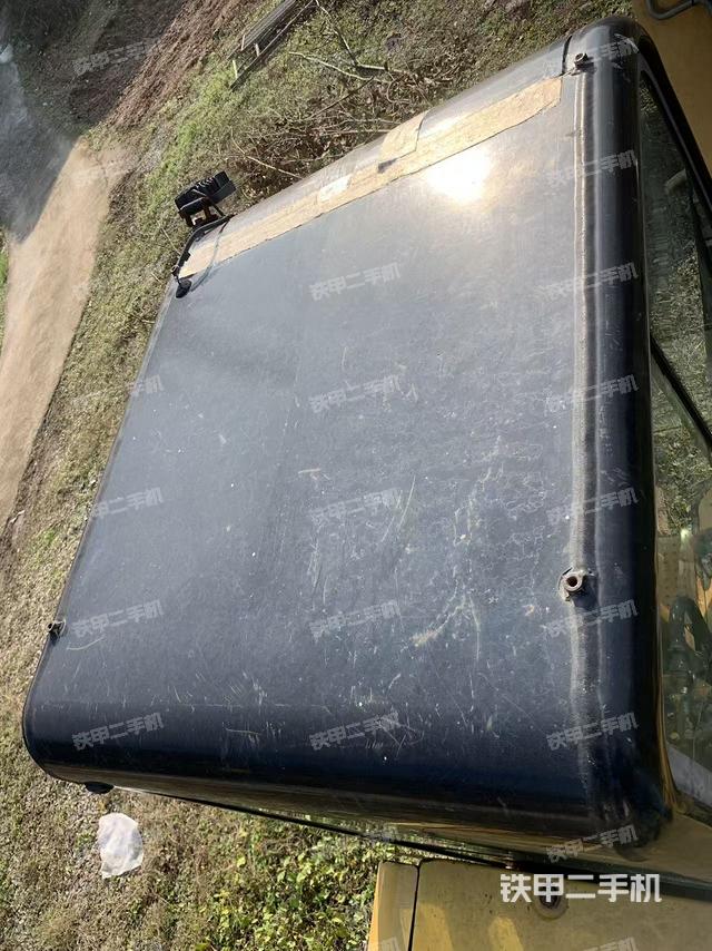 驾驶室顶部（整机外观）