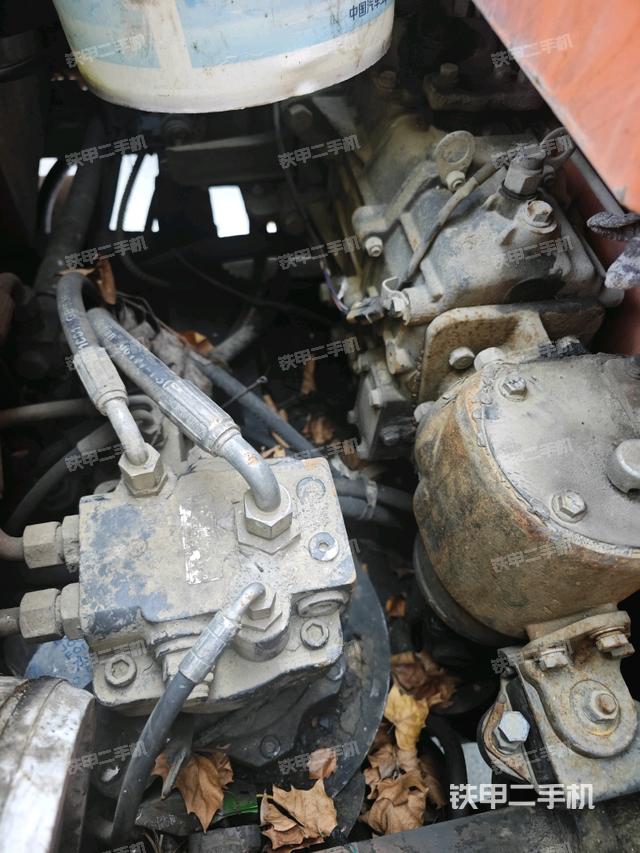 回转马达和主控阀（整机外观）