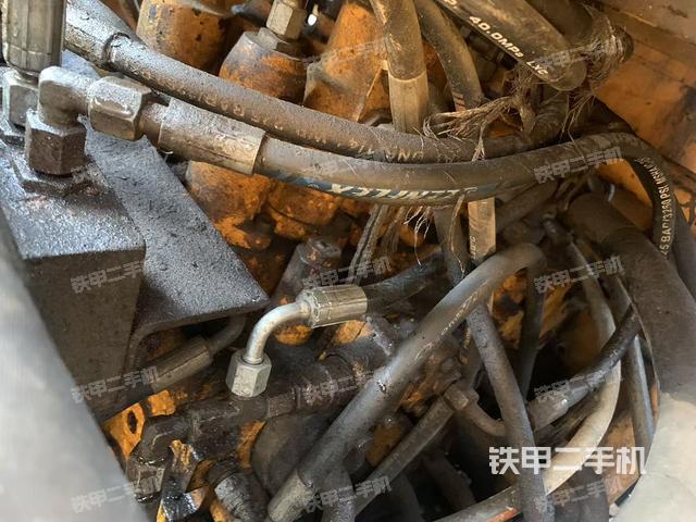 回转马达和主控阀（整机外观）