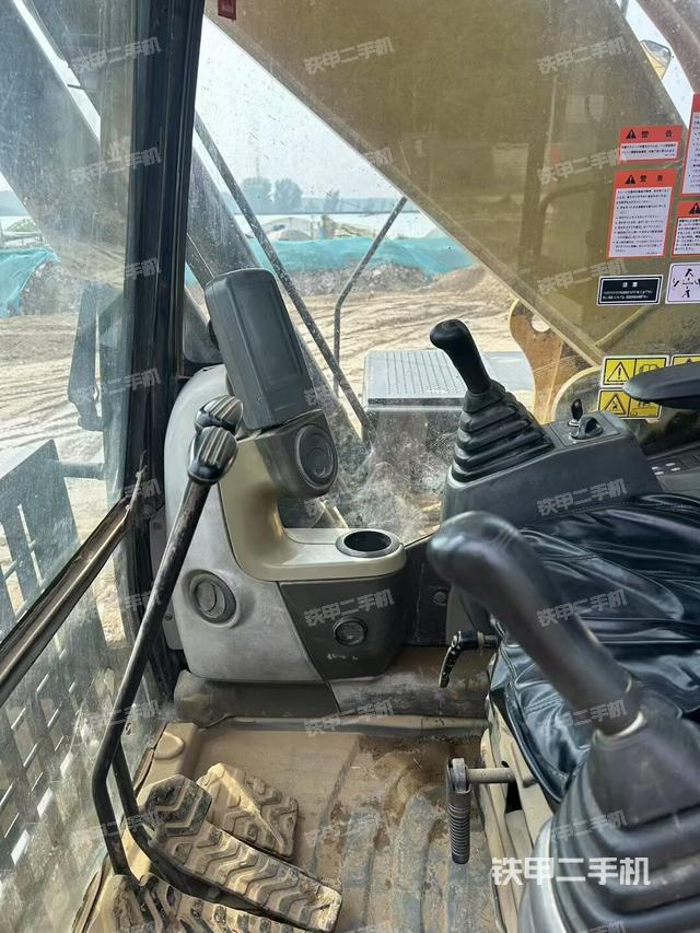 驾驶室整体（整机外观）