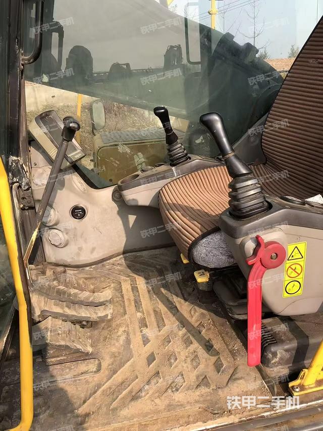 駕駛室整體（整機外觀）