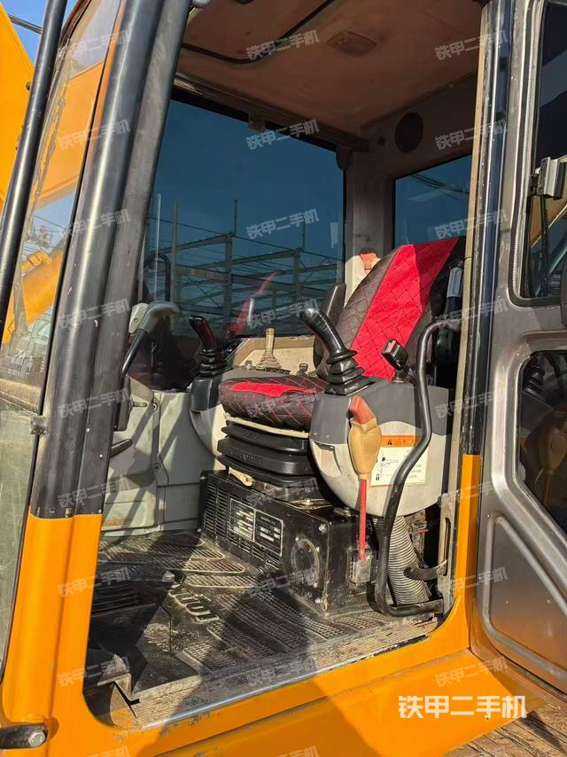 駕駛室頂部（整機(jī)外觀）