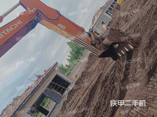 液压泵舱室正面整体（整机外观）