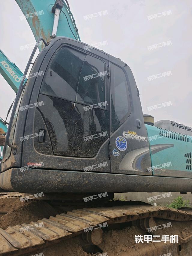 驾驶室顶部（整机外观）