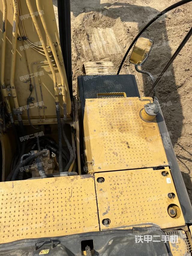 驾驶室顶部（整机外观）