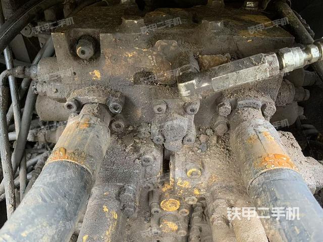 回转马达和主控阀（整机外观）