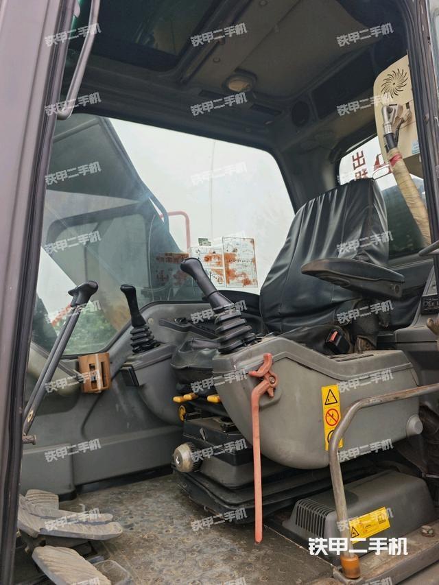 駕駛室整體（整機外觀）