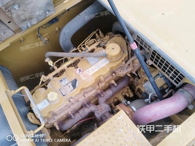 發(fā)動(dòng)機(jī)室（上車(chē)部件）