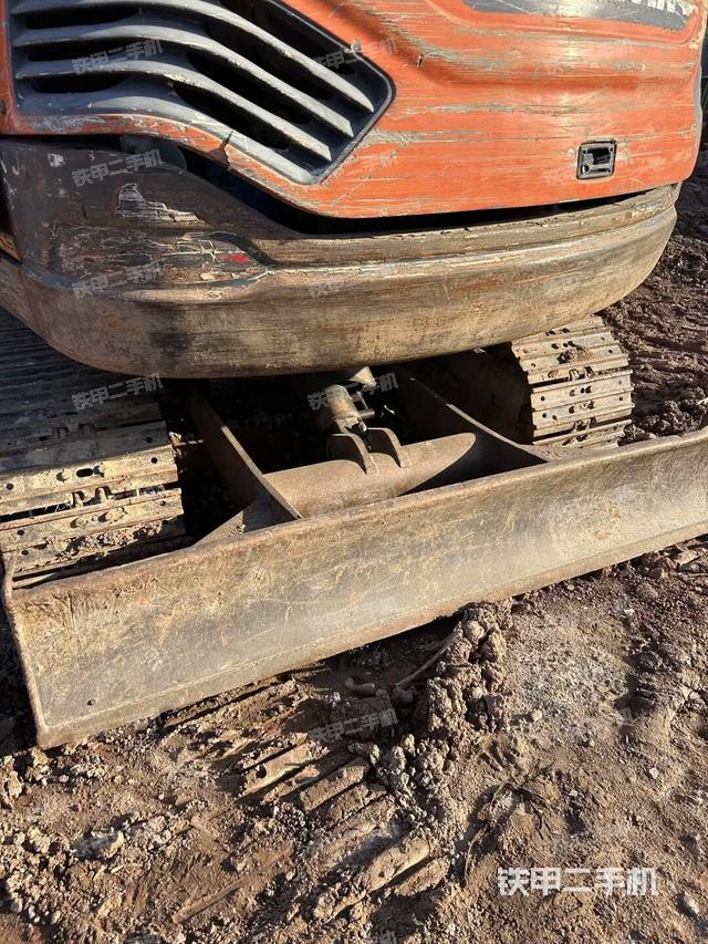 轉(zhuǎn)盤和下車架正前（工作和回轉(zhuǎn)裝置）