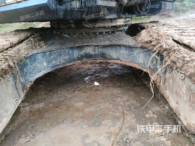 轉(zhuǎn)盤和下車架正前（工作和回轉(zhuǎn)裝置）