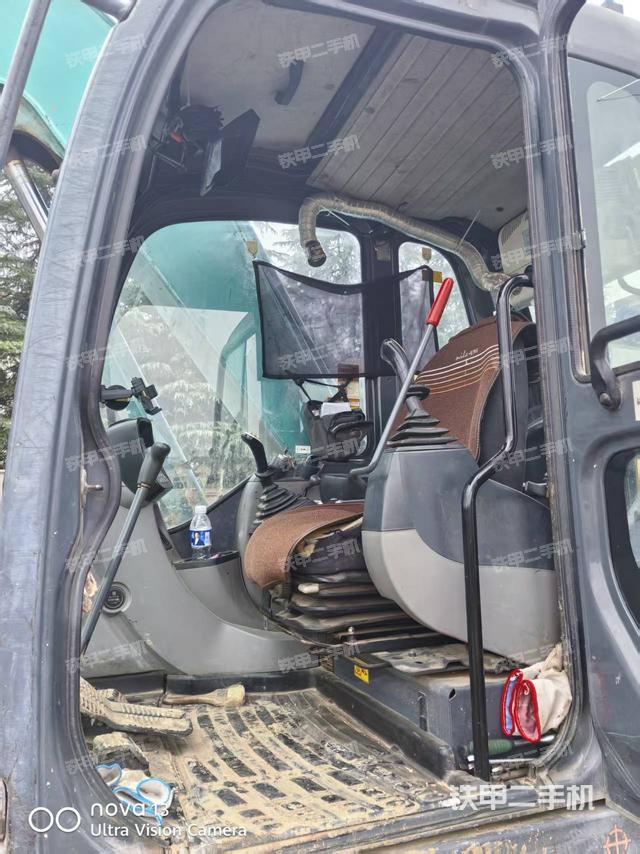 駕駛室整體（整機外觀）