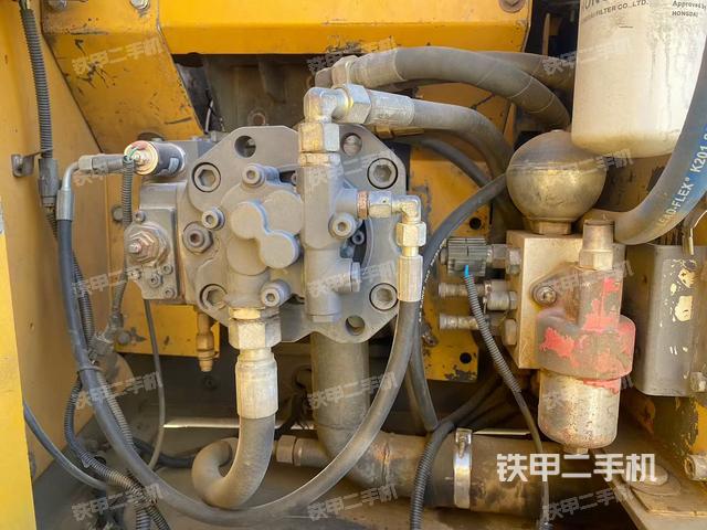 液壓泵艙室正面整體（整機(jī)外觀）