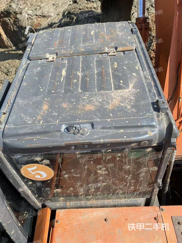 驾驶室顶部（整机外观）