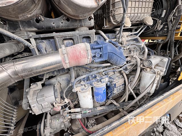 發(fā)動機(jī)左側(cè)（整機(jī)外觀及大件）