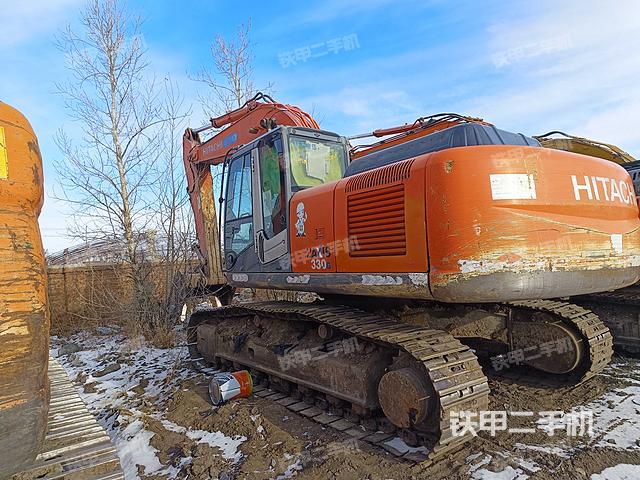 回转马达和主控阀（整机外观）