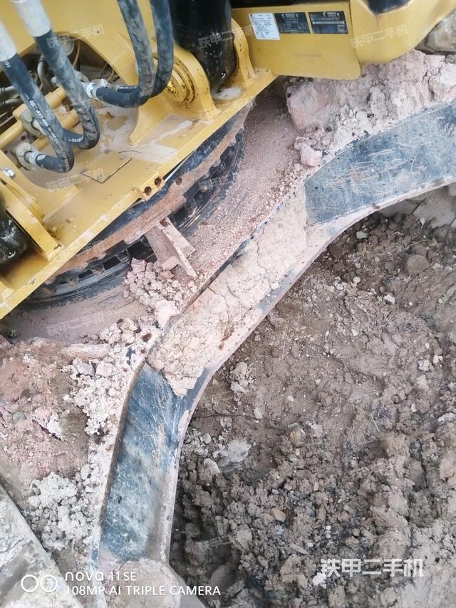 轉(zhuǎn)盤(pán)和下車(chē)架正前（工作和回轉(zhuǎn)裝置）