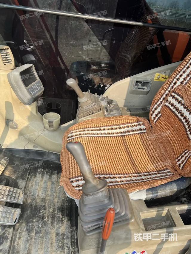 驾驶室整体（整机外观）