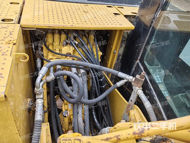 駕駛室頂部（整機(jī)外觀）