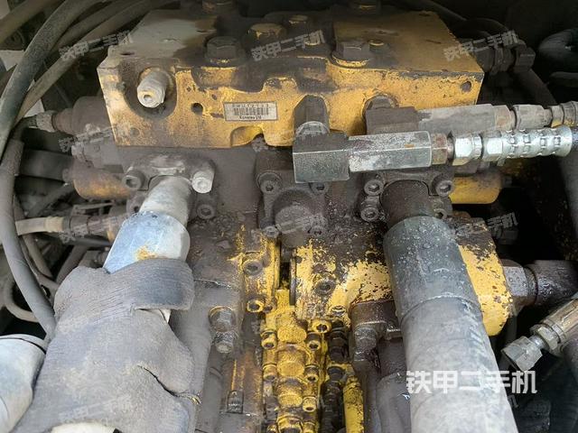 回转马达和主控阀（整机外观）