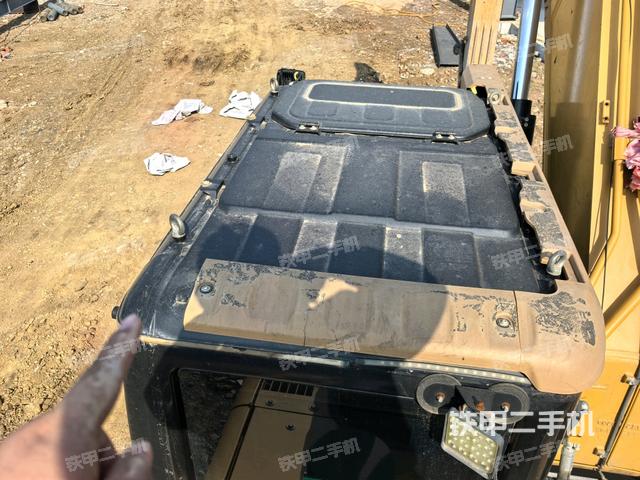 驾驶室顶部（整机外观）