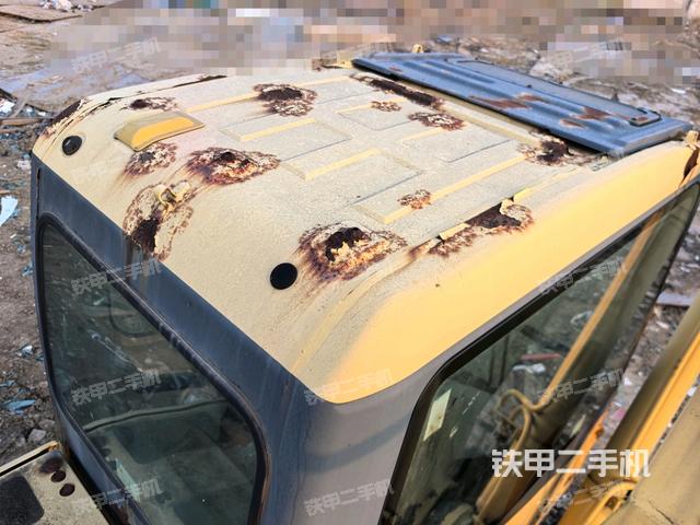 駕駛室頂部（整機外觀）