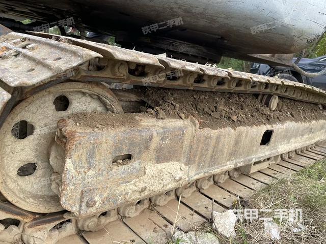 駕駛室頂部（整機外觀）