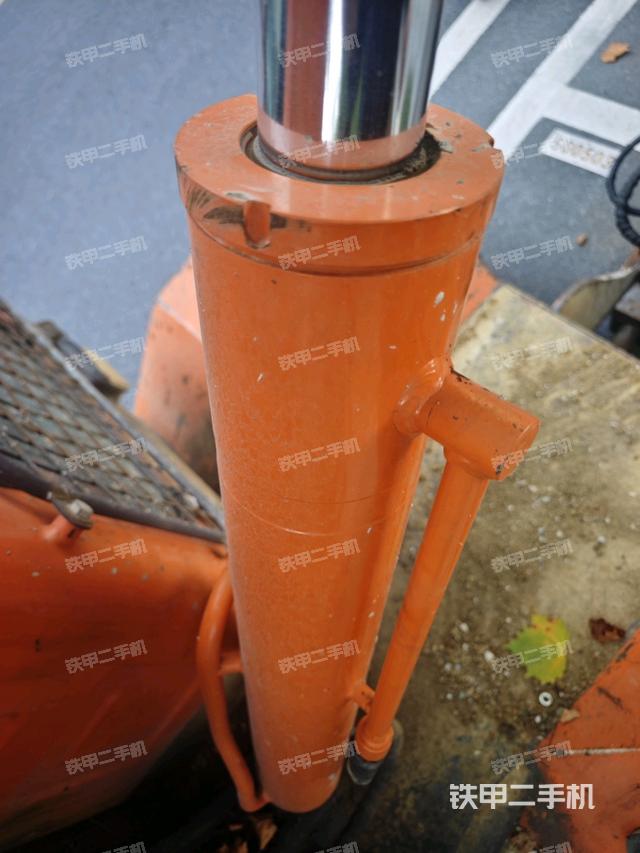 驾驶室顶部（整机外观）